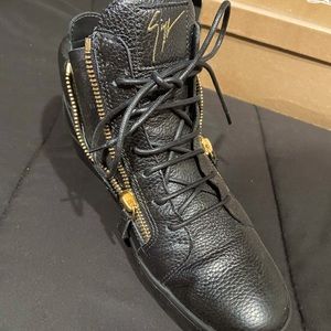 MINT CONDITION giuseppe zanotti